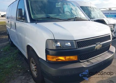 2018 Chevrolet Express 2500 Work Van z USA, uszkodzony, nr VIN 1GCWGAFP1J1189186